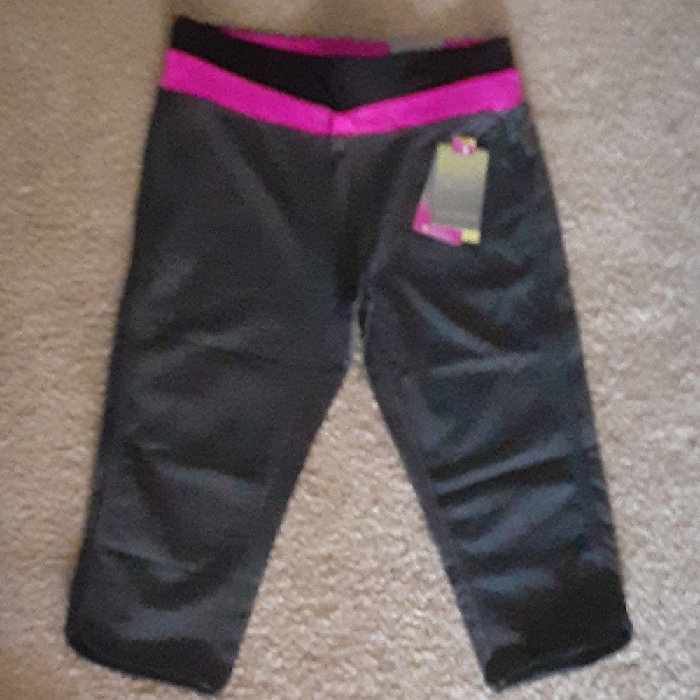 Nwt back pink workout capris medium